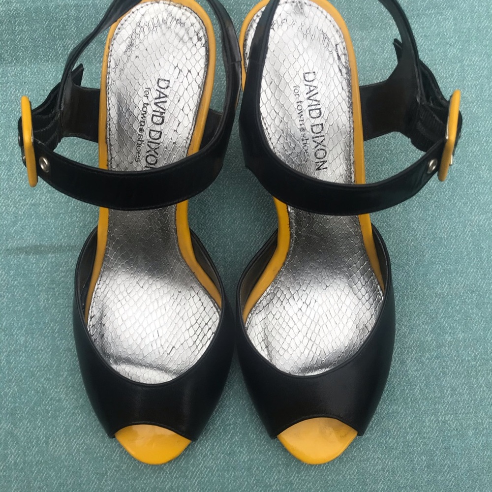 Shoes - Picture 4 of 6